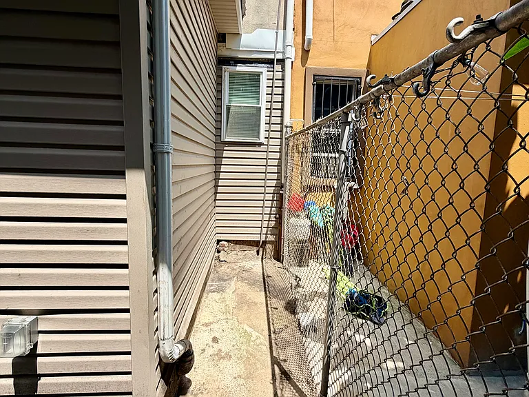 1844 Hart Ln — Photo 14