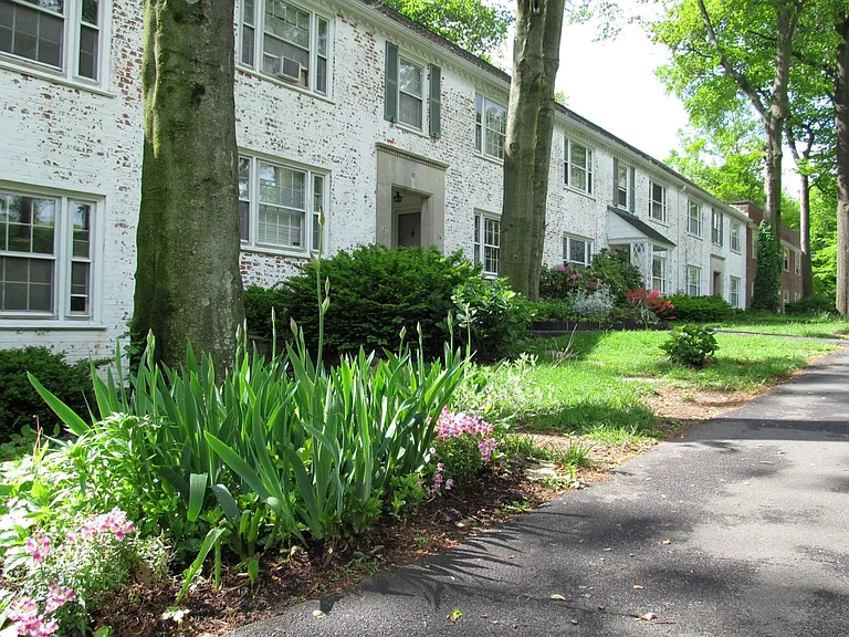 Jericho Manor Apartments — Photo 15