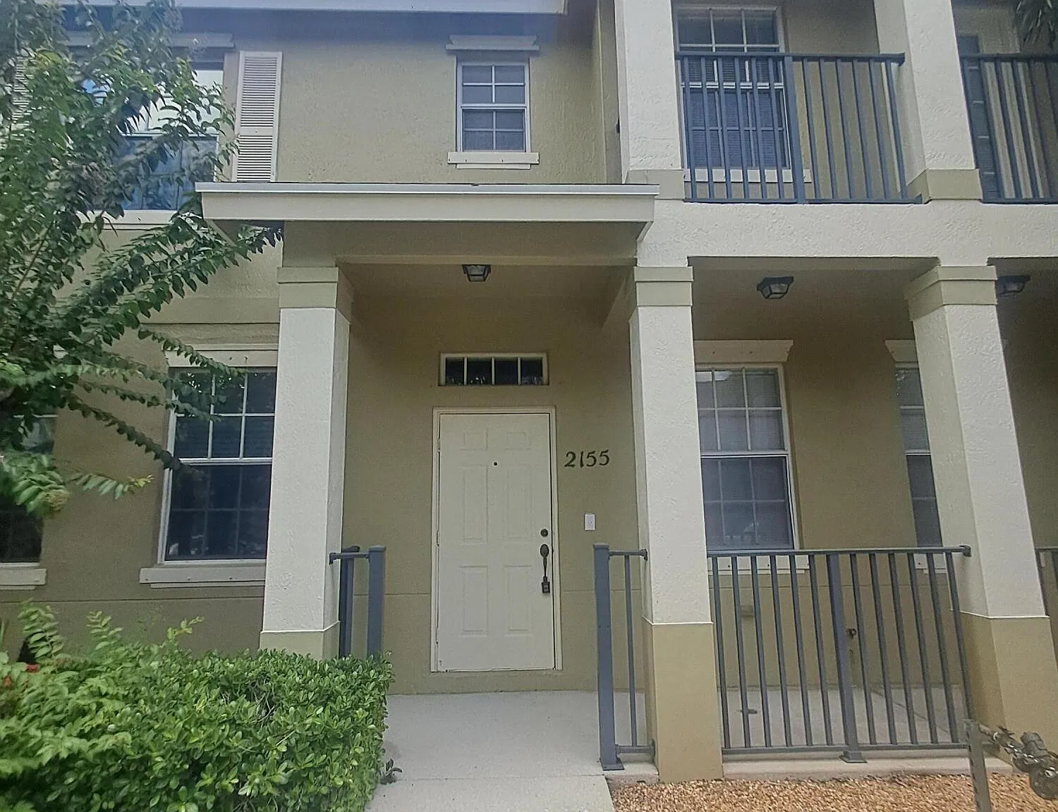 3 bed, 2.5 bath, 1353 sqft, $2,200 — Photo 1