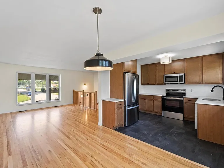 405 Fontainebleau — Photo 2