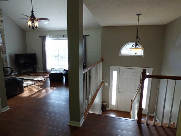 3rd image of 1608 Cedar Springs Cir