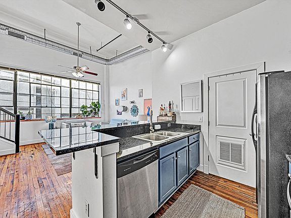 5th image of 319 Campbell Ave SW APT 206