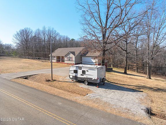 4th image of 833 Poorhouse Ln