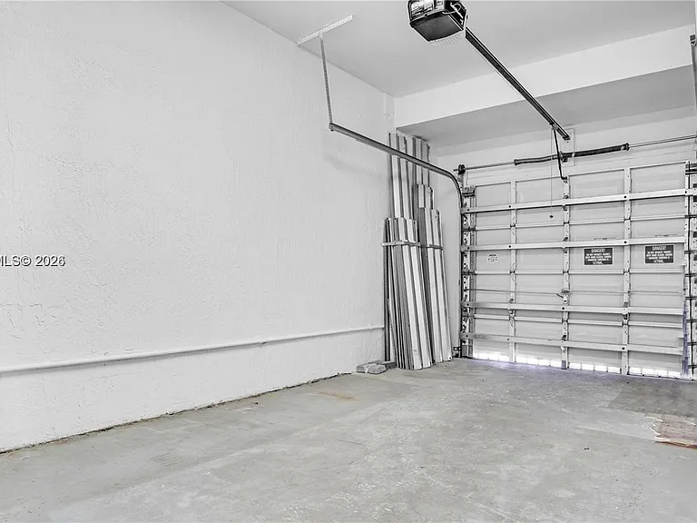 10863 NW 85th St — Photo 37