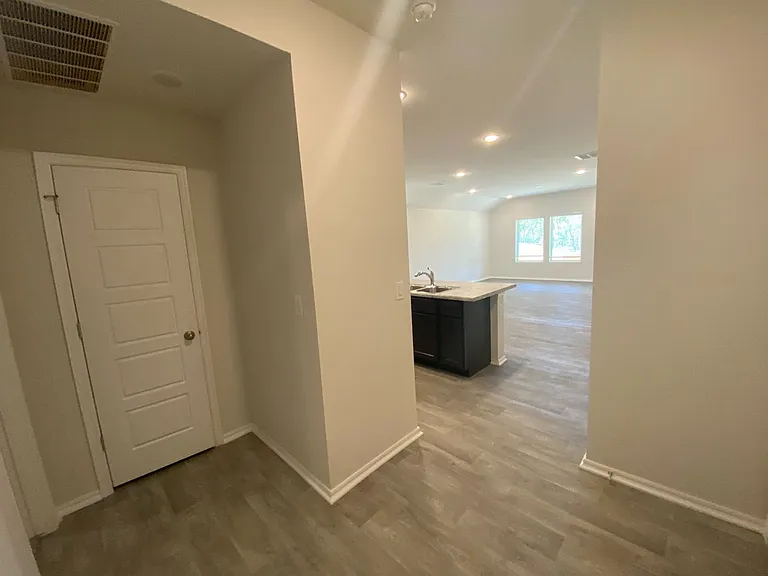 9512 Squire Ln — Photo 3