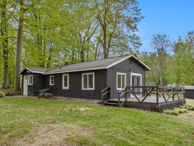 442 E Woodland Dr, Six Lakes, MI, 48886