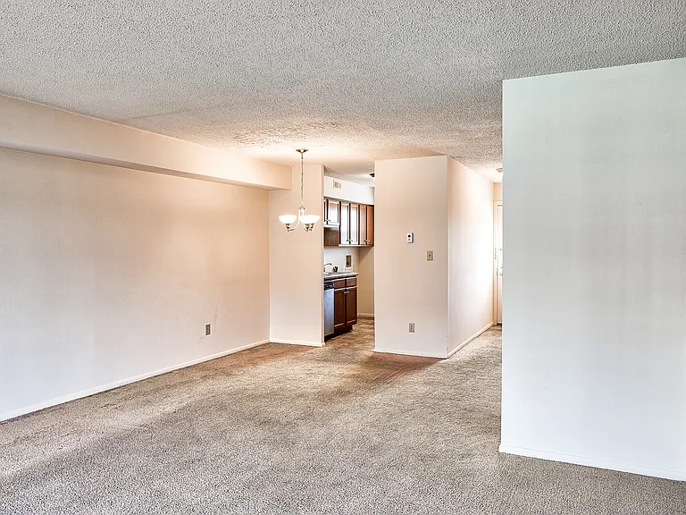 Maple Crest — Photo 10