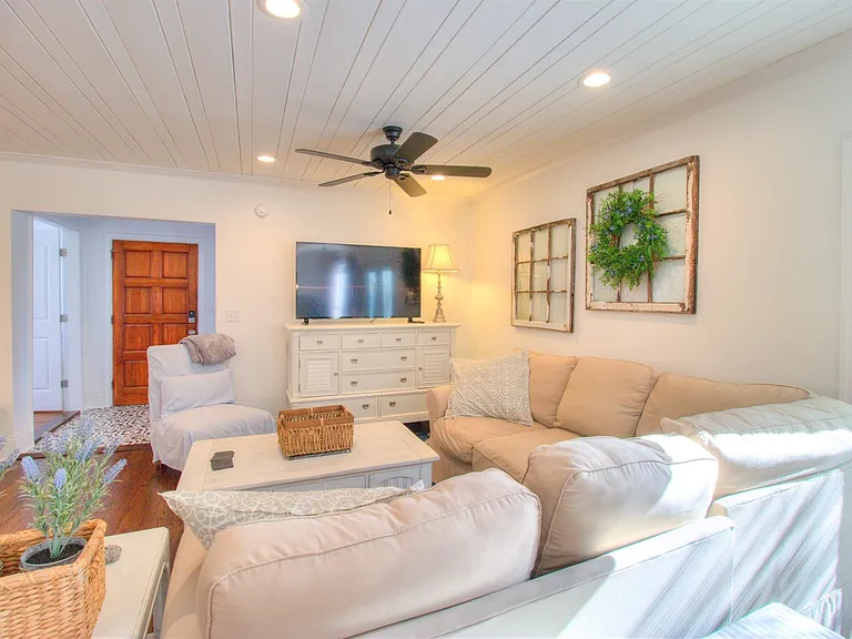 954 Fort Fisher Blvd S — Photo 7