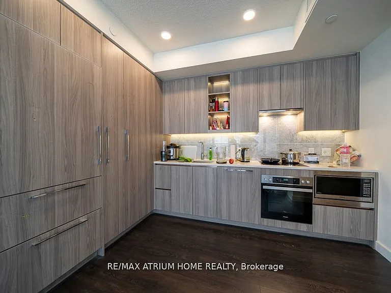 95 McMahon Dr #1002 — Photo 4