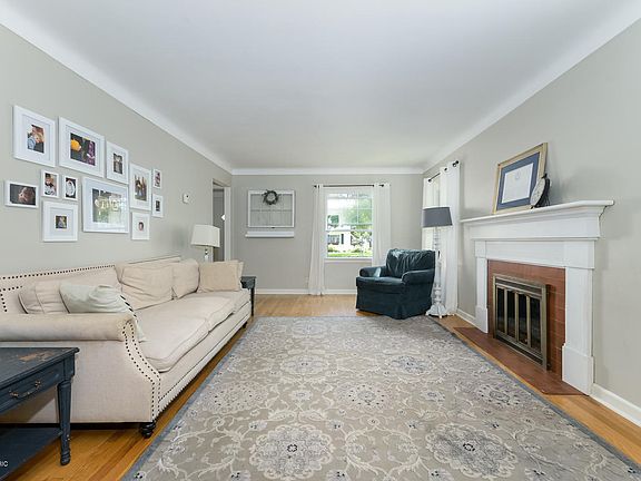3rd image of 1427 Sheridan Dr