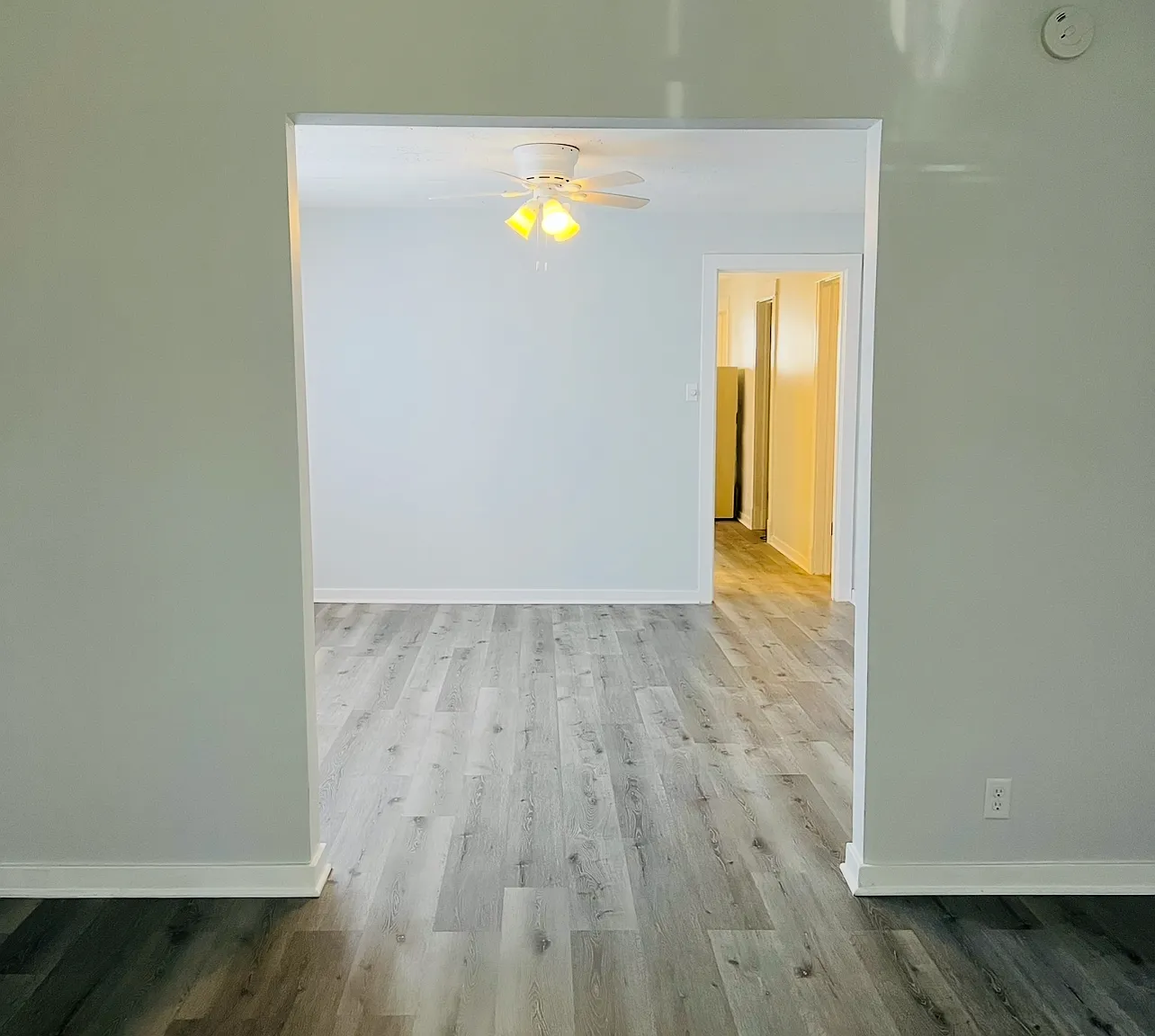 3 bed, 1200 sqft, $1,600 — Photo 2