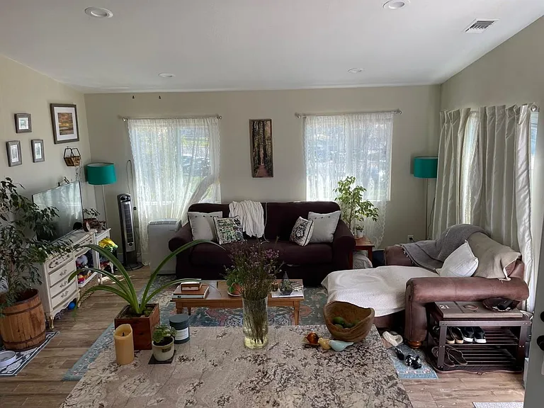 3693 Valley St — Photo 6