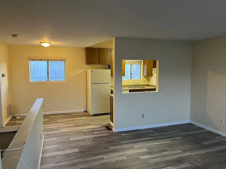 14 Stender Ave #C — Photo 8