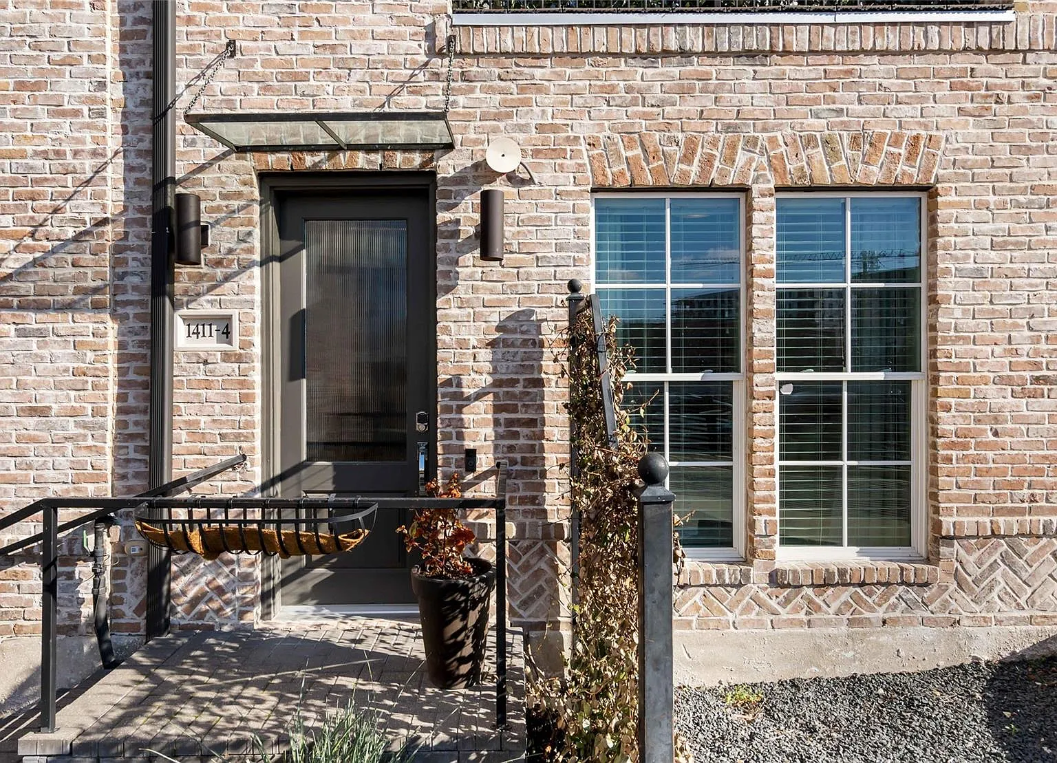 1411 Town Creek Dr — Photo 3
