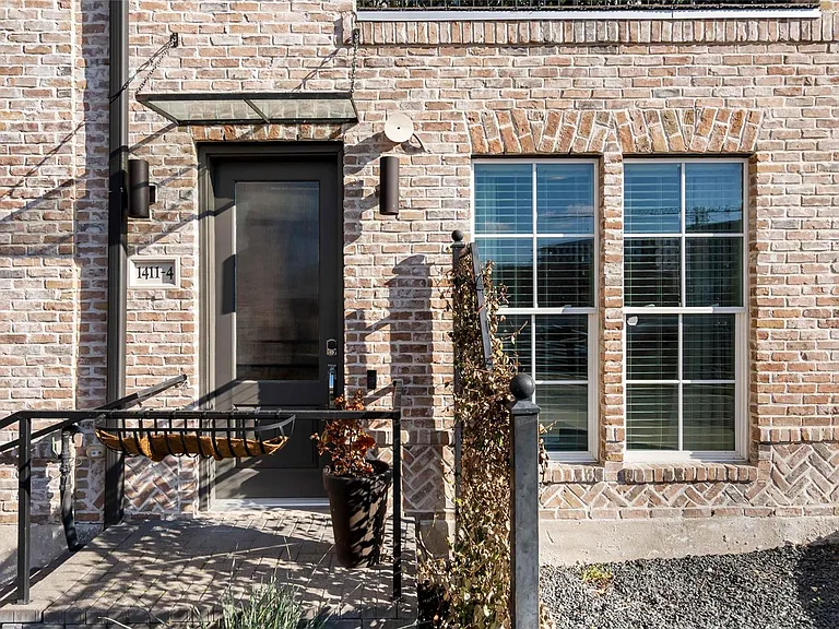 1411 Town Creek Dr #4 — Photo 3