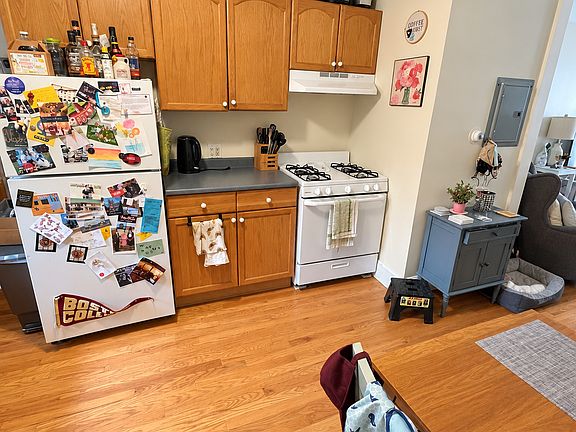 3rd image of 19 Bay St #2