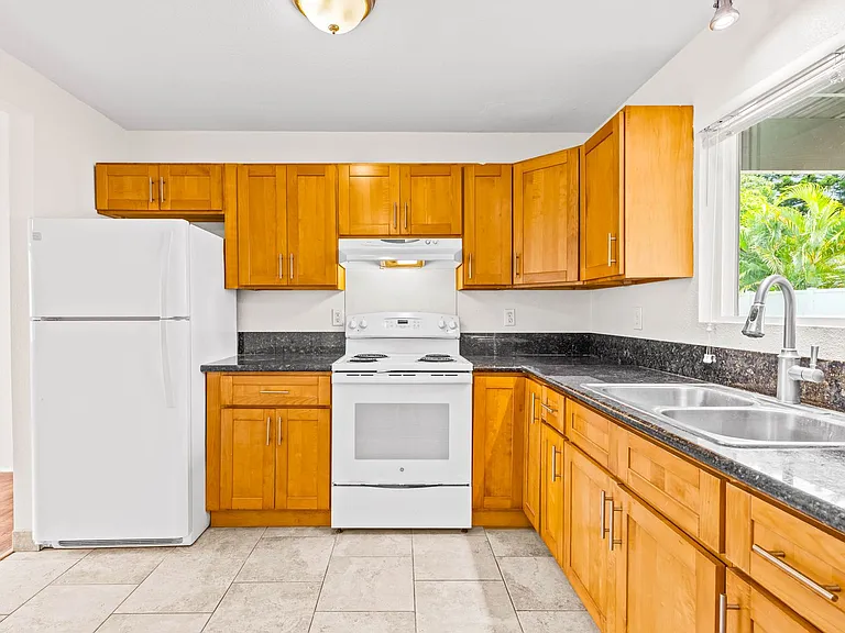 630 Wanaao Rd — Photo 36