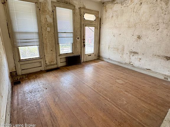 3rd image of 1041 Barret Ave