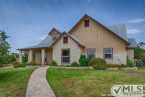1st image of 221 Majestic Oaks Dr
