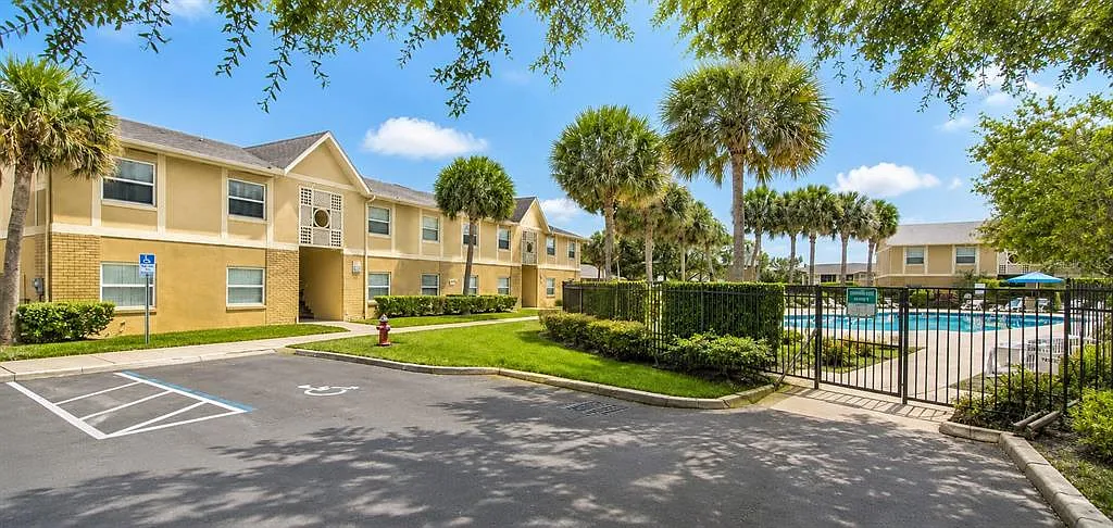 2 bed, 2.0 bath, 905 sqft, $1,325 — Photo 1