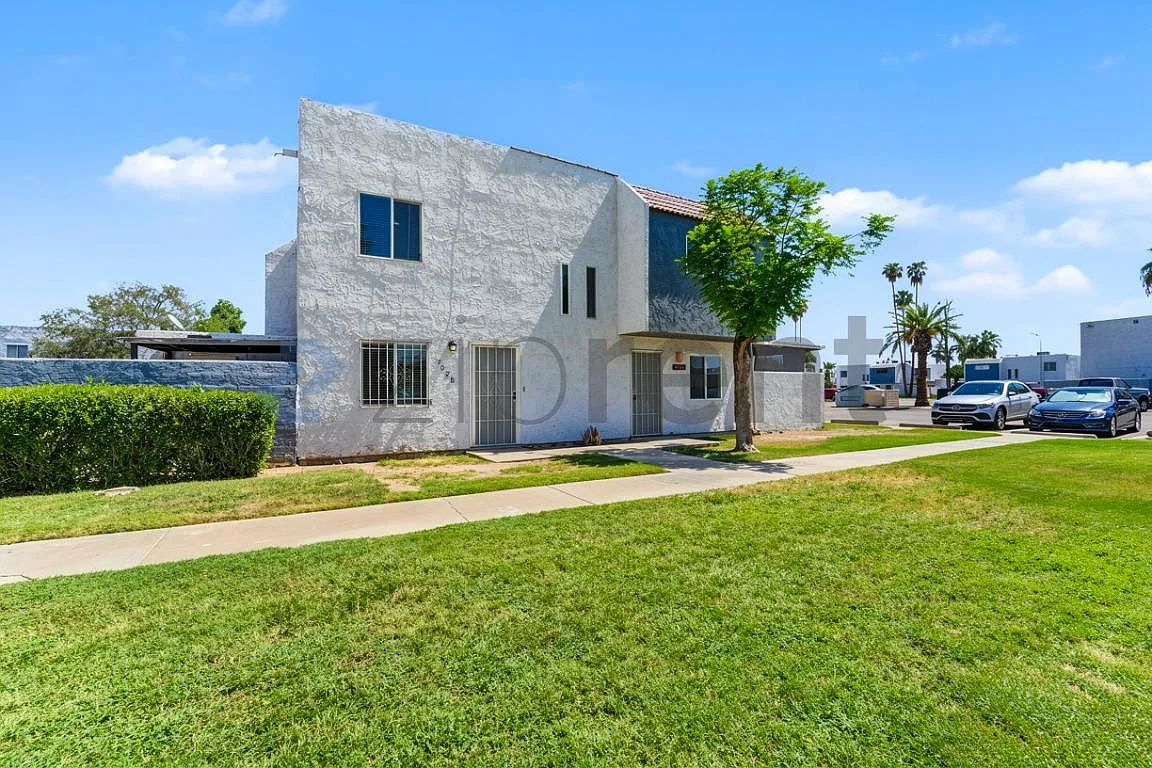 Orangewood Townhouse Park — Photo 2