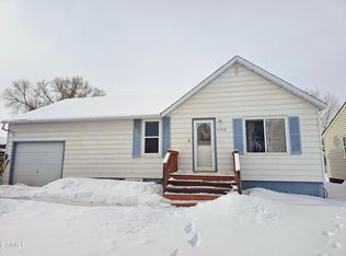 409 3rd St NE, Watford City, ND 58854