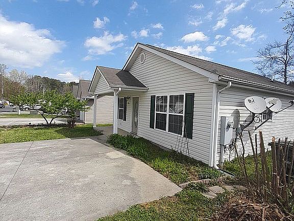 3rd image of 320 Woodbranch Dr