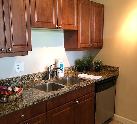 4th image of 514 N Trask St APT 205B