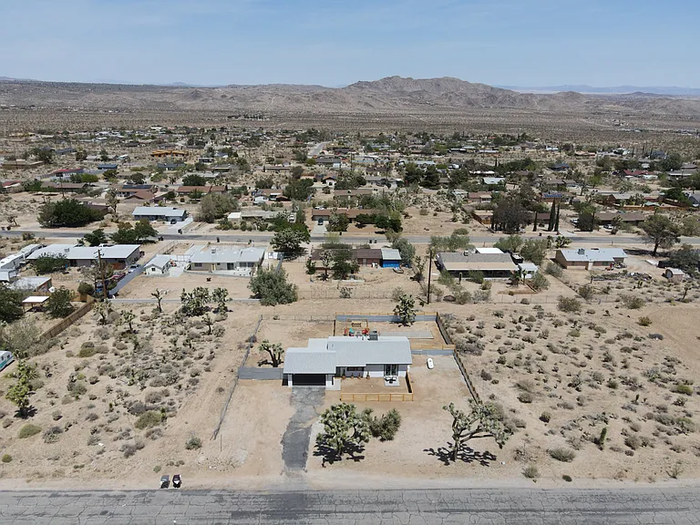 60354 Pueblo Trl — Photo 11