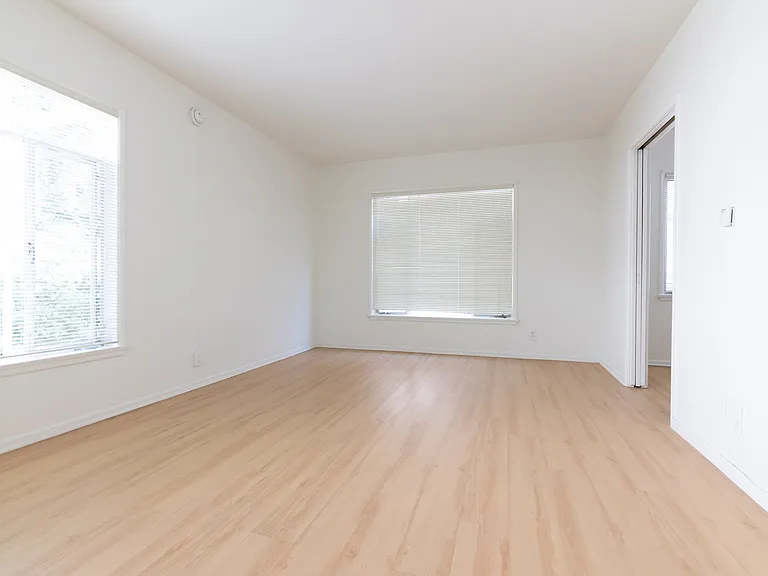 Gayley Manor Apartments — Photo 78