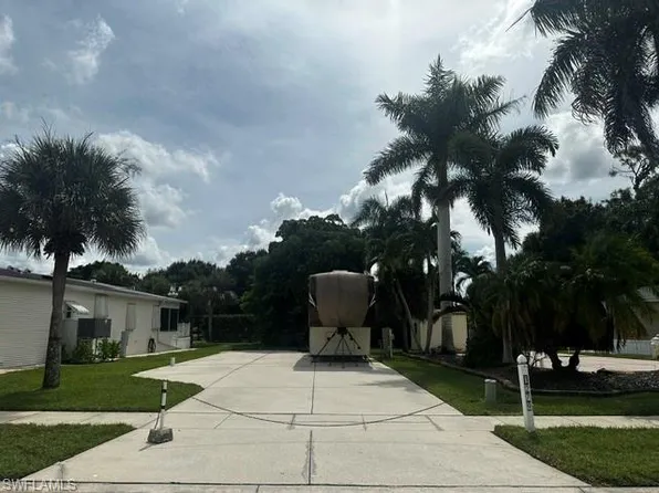 1279 Silver Lakes BLVD, NAPLES, FL 34114