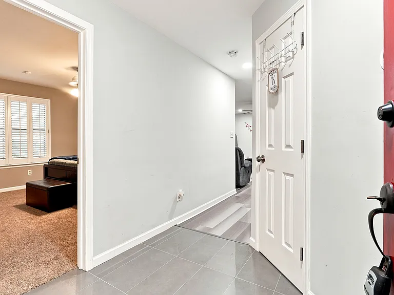 610 McGill Pl NE #610 — Photo 3