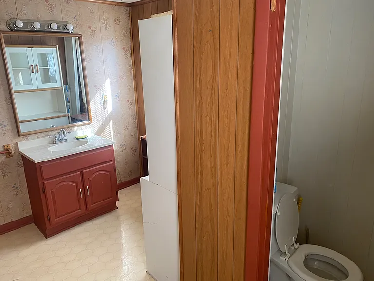 415 Bond St — Photo 7