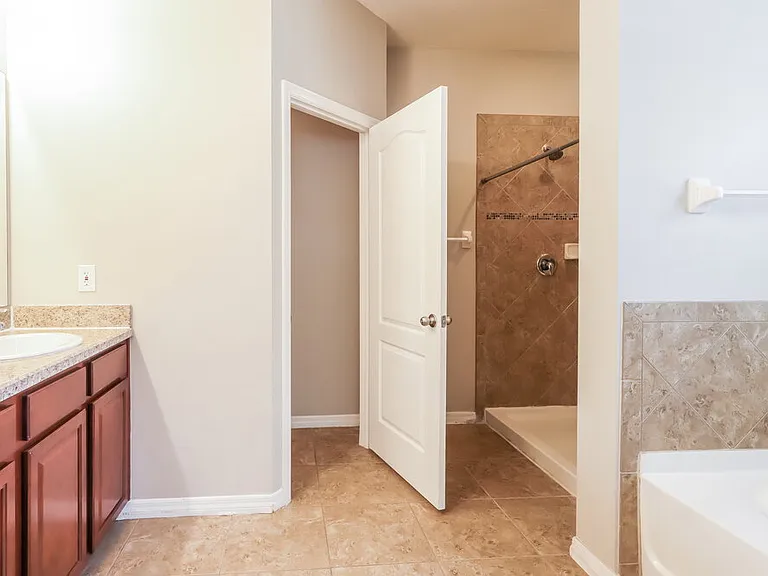 6353 Twin Bridges Dr — Photo 10
