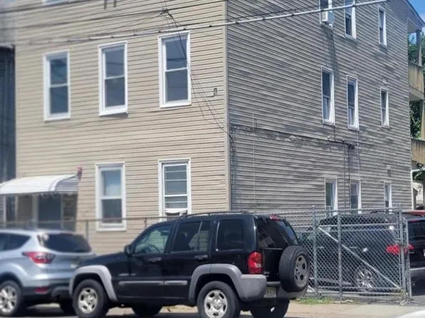 40 Manchester Ave, Paterson City, NJ 07502