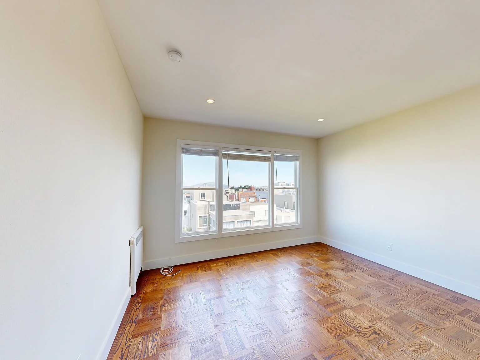 1660 Bay Street — Photo 3