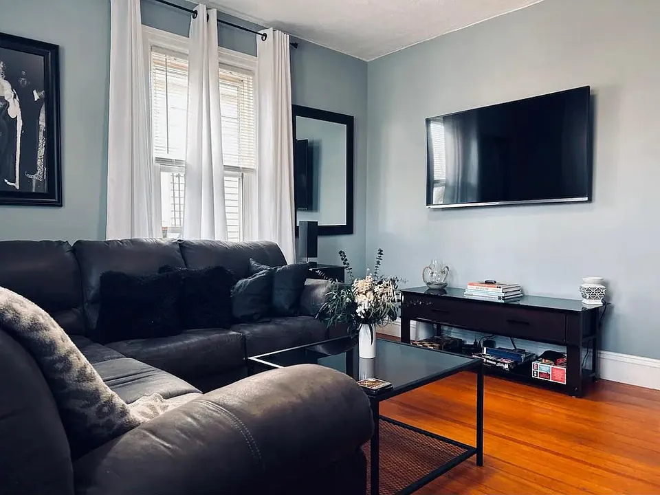22 Hampton St #2
