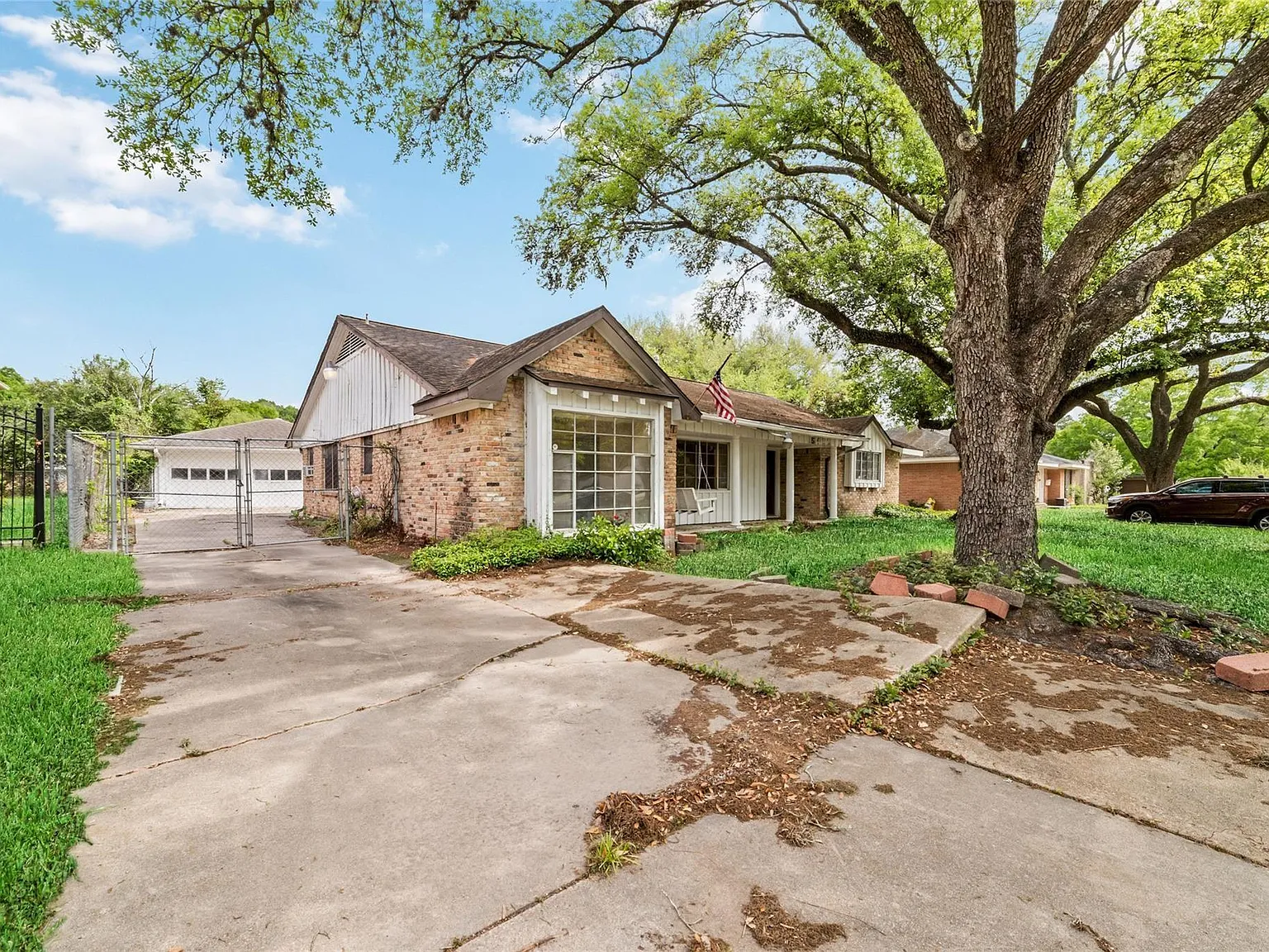 4 bed, 2.0 bath, 1988 sqft, $1,999 — Photo 2