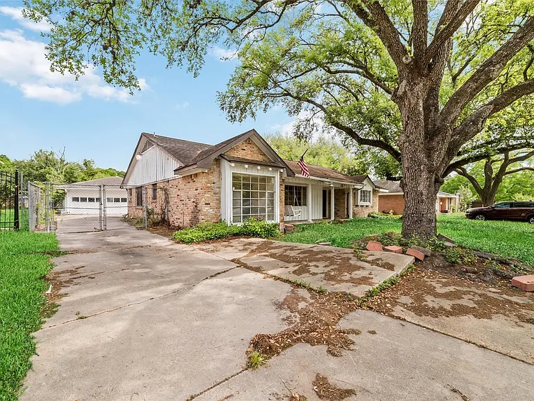 5450 Beechnut St — Photo 2