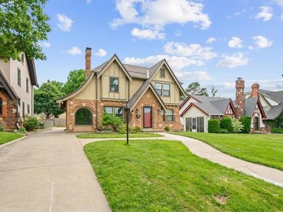421 E Gregory Blvd, Kansas City, MO, 64131