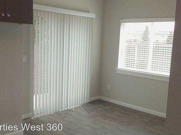 5th image of 12600 NE 49th St Unit C8