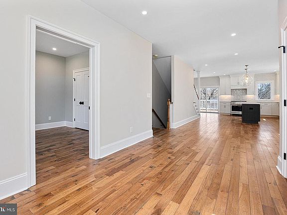2nd image of 607 Summer St
