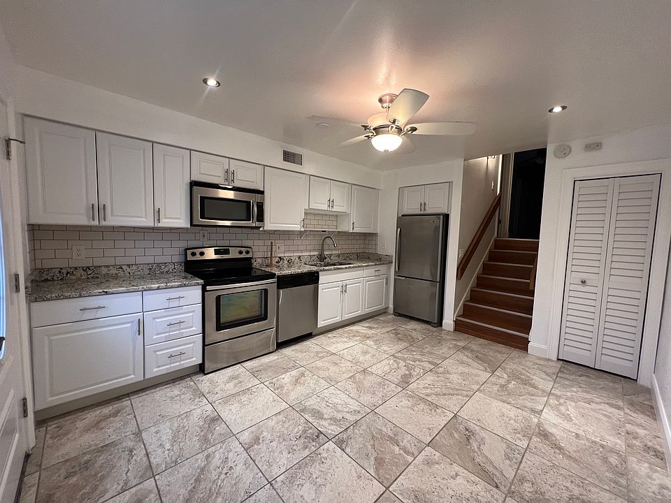 1st image of 4511 La Capri Ct