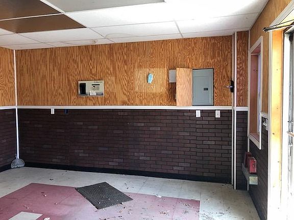 3rd image of 120 N Main St #38