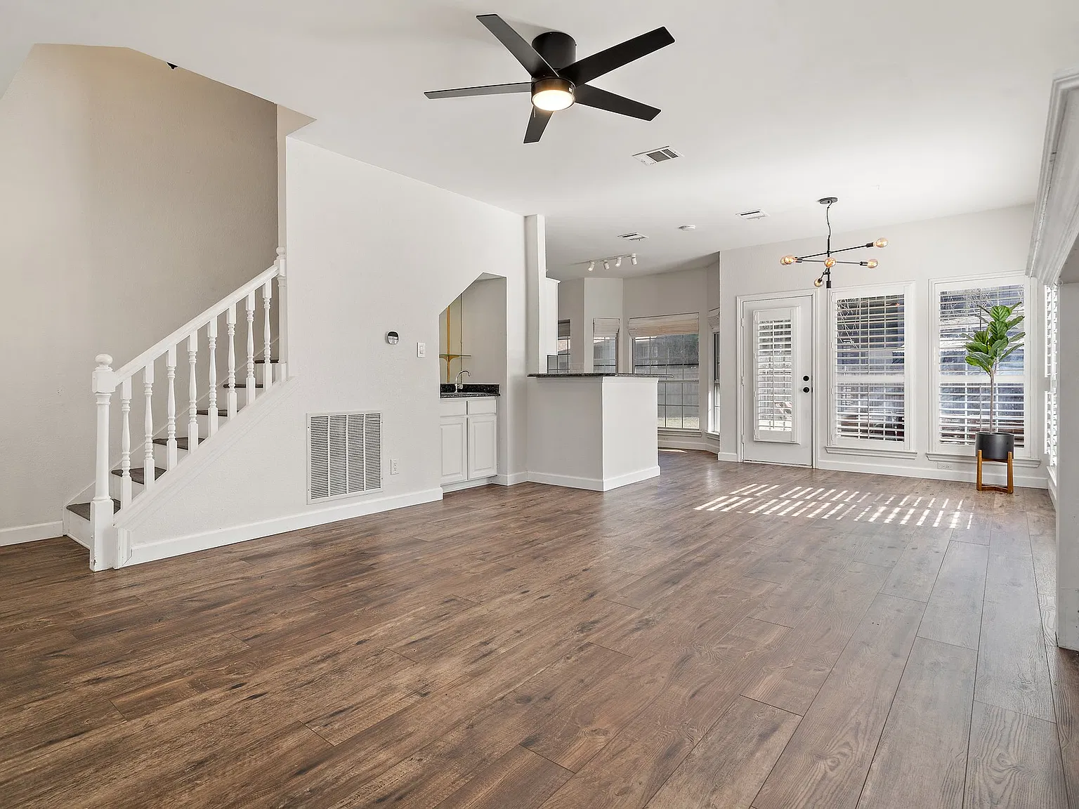 3 bed, 2.5 bath, 1676 sqft, $2,500 — Photo 4