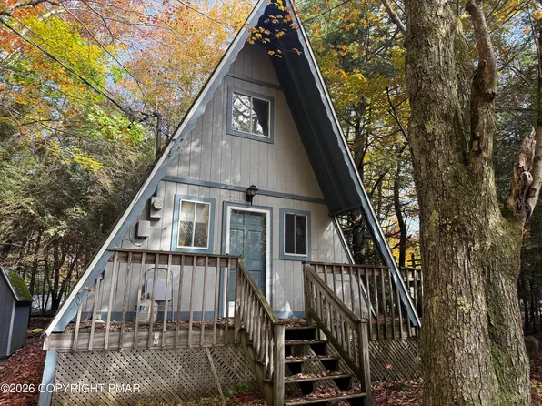 7121 Sunset Ln, Pocono Summit, PA 18346
