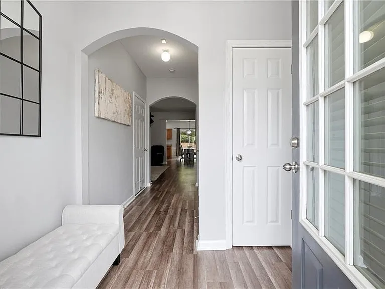 2059 Lakeshore Overlook Dr NW — Photo 2
