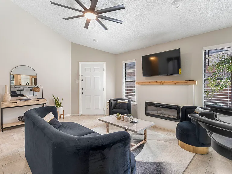 408 Sycamore Ln — Photo 2