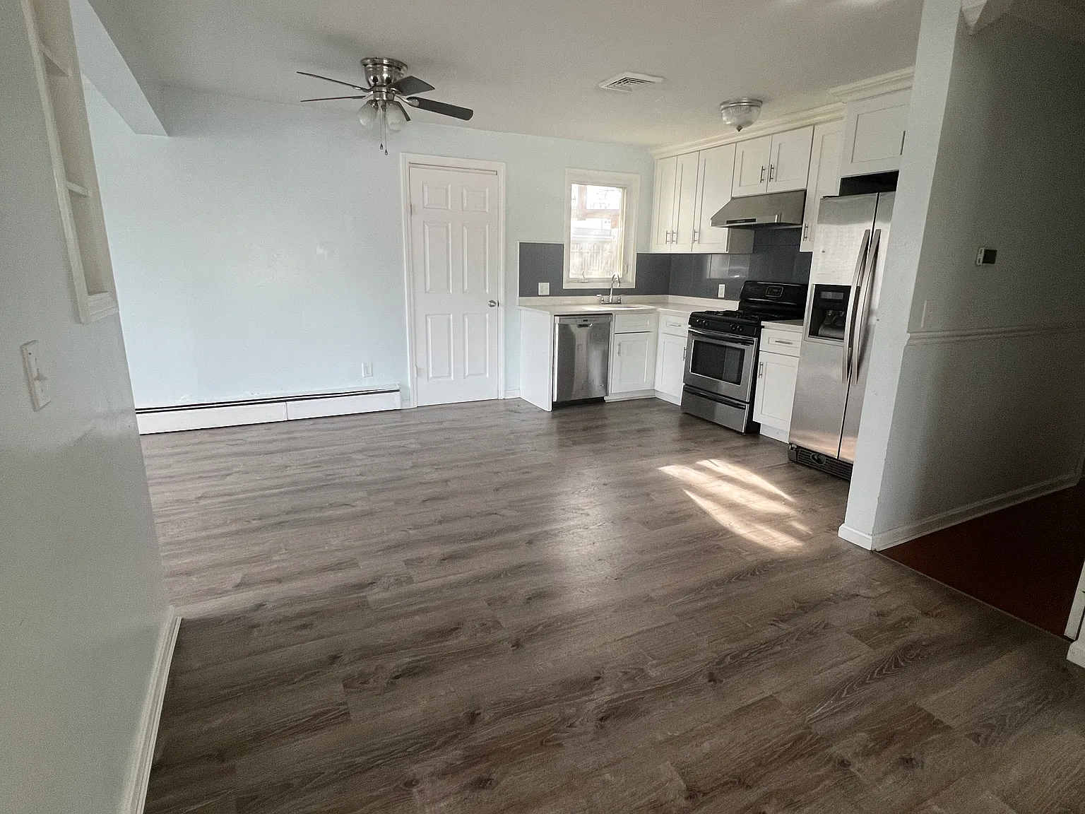 4 bed, 1241 sqft, $2,850 — Photo 2