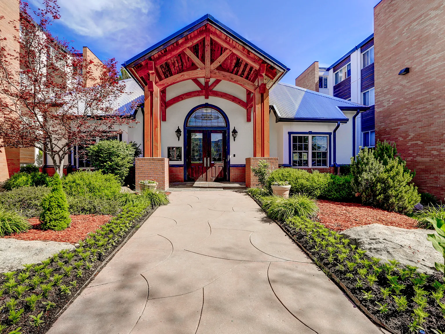 Sterling Boulder Apartments - Student Living — Photo 1